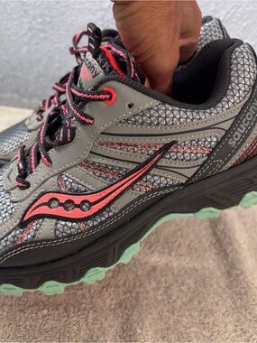 Saucony Ride Women’s Gray & Pink Trail Runners with Mint Outsole SZ 7 W,